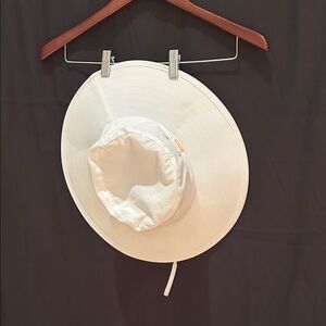 C - White Women's Sun Hat